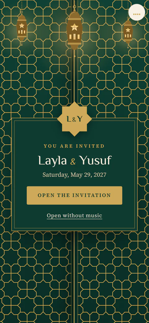 The Jali design: carved emerald and gold lattice screens under lanterns